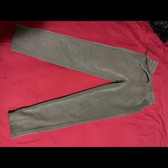 Lululemon clothes - Picture 9 of 9